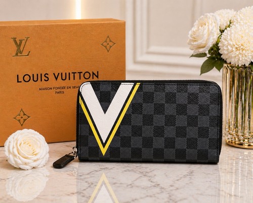 Authentic louis vuitton - louis,